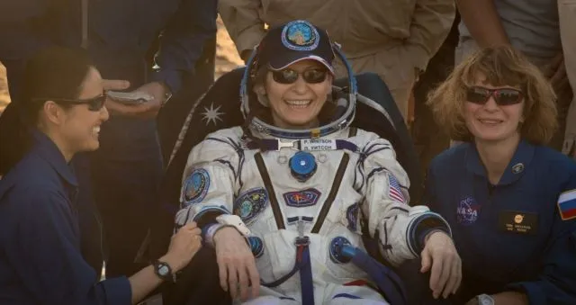 Kabarnya, NASA Butuh Orang Humoris Buat Jadi Astronot. Ternyata Pintar Doang Nggak Cukup, Ya~ 5