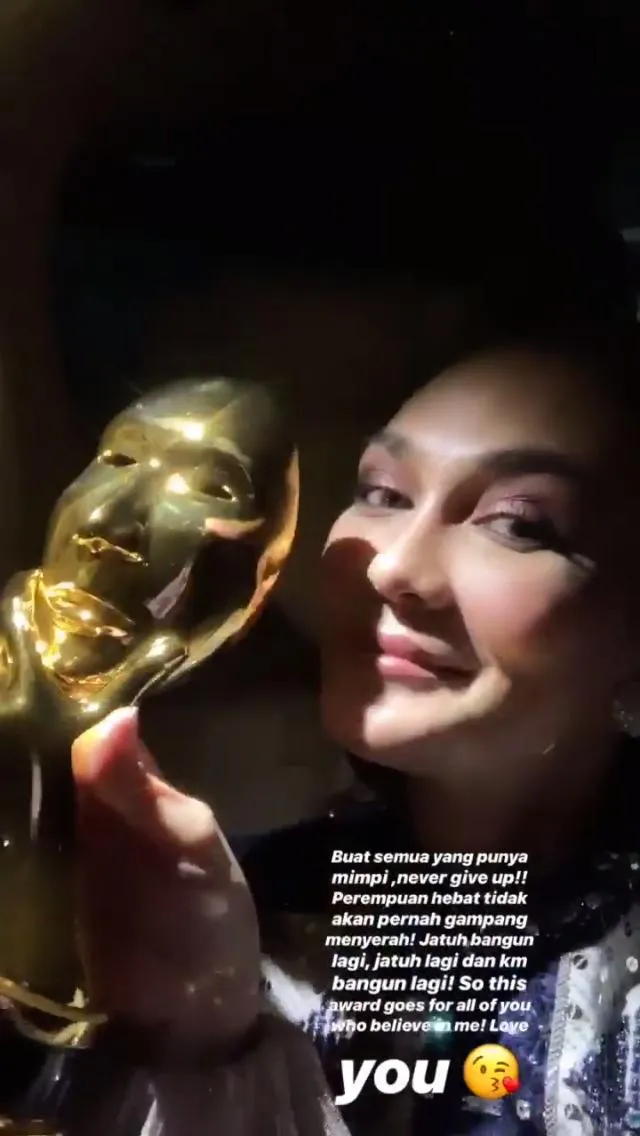 Luna Maya Sukses Move On dan Raih Penghargaan di IMA 2019, Ini Pesannya ke Sesama Perempuan! 2