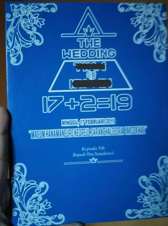 14 Desain Undangan Nikah yang Paling Out of The Box. Saking Kreatifnya Malah Bikin Kita Jadi Ngakak 21