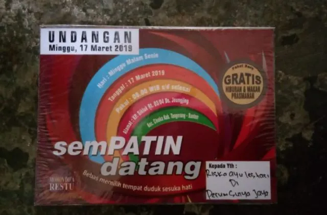 14 Desain Undangan Nikah yang Paling Out of The Box. Saking Kreatifnya Malah Bikin Kita Jadi Ngakak 19