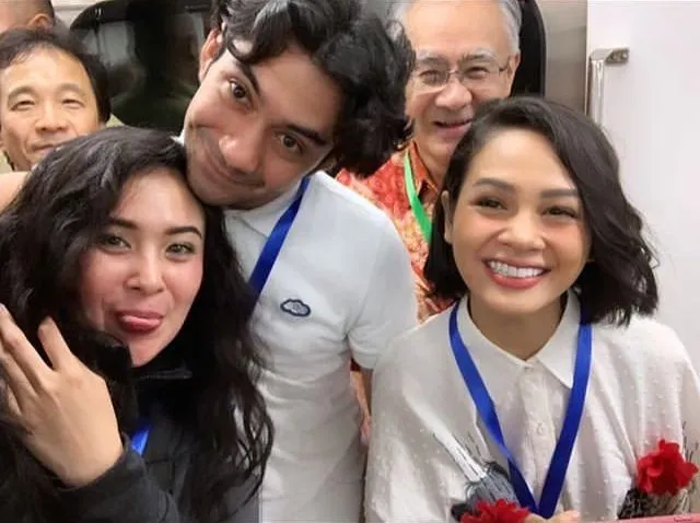 Bukan Cuma Warga Biasa, Deretan Artis Ini Juga Turut Menjajal MRT Jakarta. Bareng Pejabat Negara Pula! 22