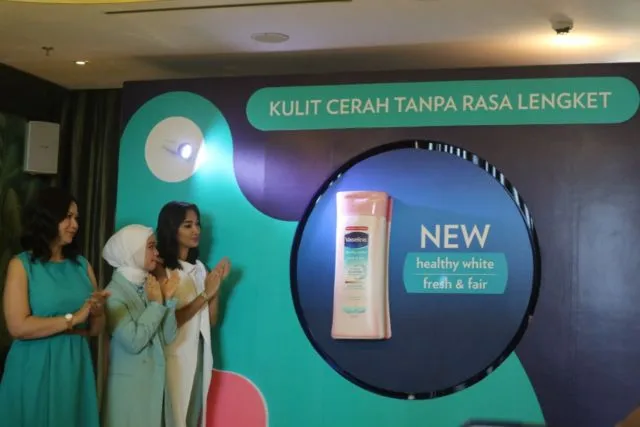 Vaseline Healthy White Fresh and Fair Lotion Bantu Mencerahkan Tanpa Lengket di Kulit 5