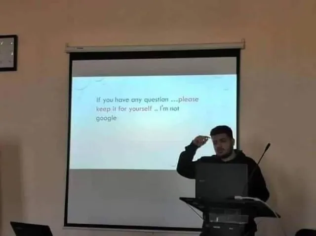 11 Kekonyolan Teman Saat Presentasi yang Bikin Ngakak. Salah Satu Alasan Kita Nggak Bosen di Kelas 19