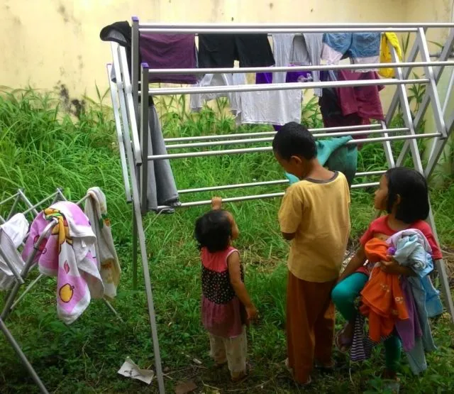 Mendung Disertai Angin Ribut Nggak Selalu Akan Hujan. Kadang 6 Hal Kocak ini yang Justru Jadi Tandanya 7