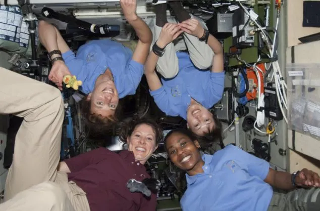 Kabarnya, NASA Butuh Orang Humoris Buat Jadi Astronot. Ternyata Pintar Doang Nggak Cukup, Ya~ 6