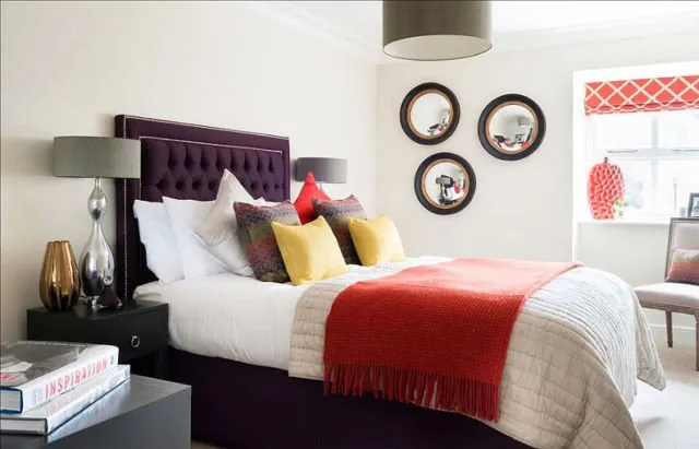 9 Ide Penataan Bantal ala Hotel untuk Kasur Queen Size. Kalau Rapi Begini Jadi Betah, Kan? 15