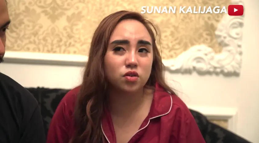 Demi Klarifikasi ke Publik Soal Video Viralnya, Salmafina Bikin Vlog Penjelasan Bareng Sang Ayah 7