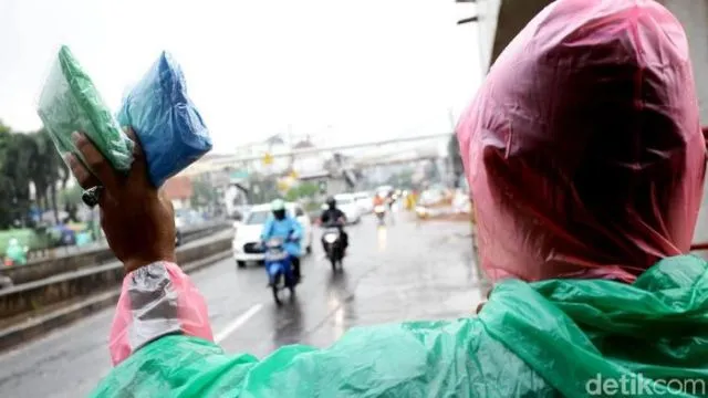 Mendung Disertai Angin Ribut Nggak Selalu Akan Hujan. Kadang 6 Hal Kocak ini yang Justru Jadi Tandanya 9