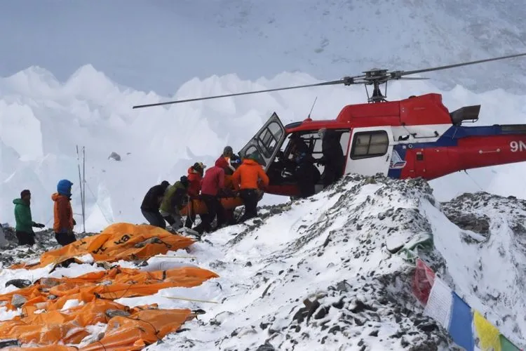 Gunung Everest Mencair, Jasad Pendaki yang Terkubur Mulai Bermunculan. Gara-gara Global Warming Nih 8