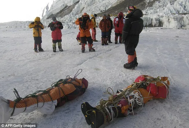 Gunung Everest Mencair, Jasad Pendaki yang Terkubur Mulai Bermunculan. Gara-gara Global Warming Nih 7