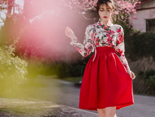8 Inspirasi Ciamik Pakai Hanbok Modern. Sopan Tertutup, Bisa Banget Jadi Andalan Kalian ke Kondangan 13