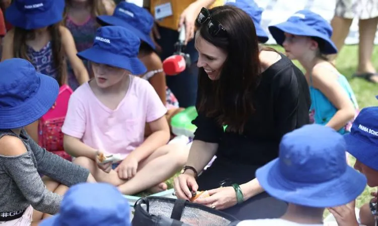 Tuai Banyak Pujian, PM New Zealand Ini Ternyata Working Mom yang Bikin Banyak Gebrakan 15