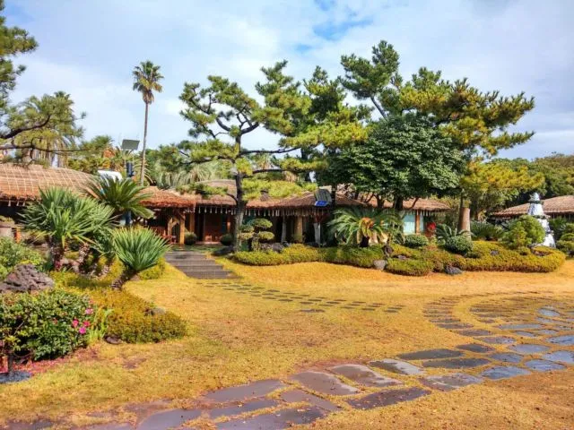 Panduan Liburan Anti Mahal ke Pulau Jeju, Korea Selatan. Nggak Butuh Visa Lho ke Sana! 10