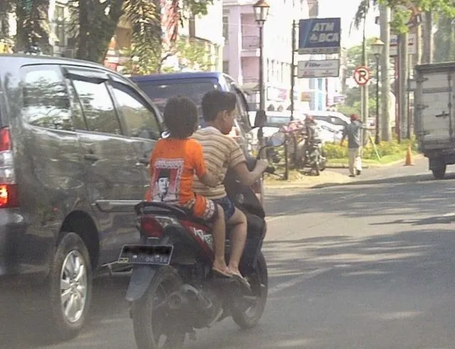 6 Alasan Kenapa Bocah di Bawah Umur Selalu Ngeselin Kalau Lagi Naik Motor 10