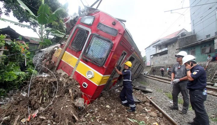 KRL Jurusan Jakarta-Bogor Terguling, Ternyata Begini Fakta-Fakta Penting dan Dugaan Penyebabnya 6