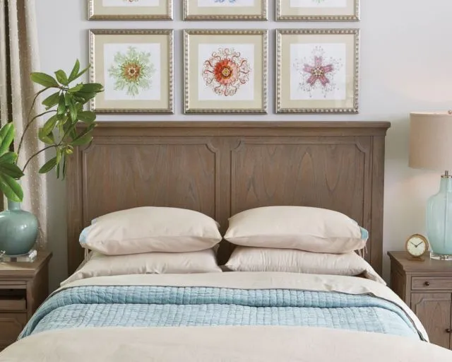 9 Ide Penataan Bantal ala Hotel untuk Kasur Queen Size. Kalau Rapi Begini Jadi Betah, Kan? 10
