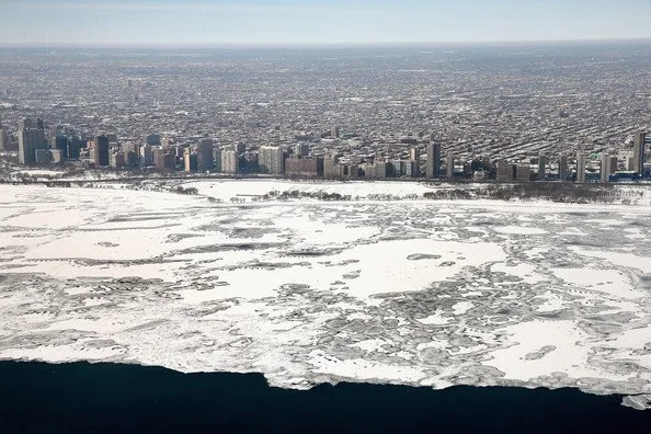 Kemarin Beku Total, Sekarang Pecahan Es di Danau Michigan Ini Begitu Memukau. Tapi Hati-hati, Tajam! 11