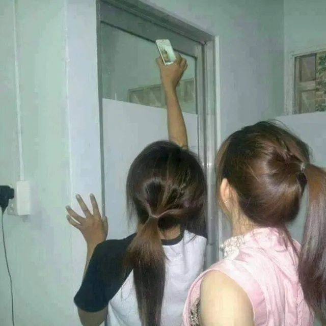 13 Keusilan Teman yang Menembus Batas Kewajaran. Kalau Nggak Akrab, Mana Bisa Sejahil ini~ 16