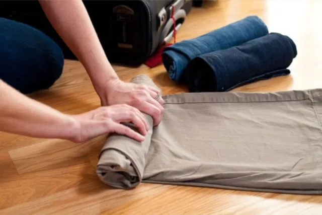 7 Cara Kreatif Menyiasati Lemari Pakaian yang Terlihat Penuh Agar Muat Lebih Banyak Lagi 8 cara melipat baju