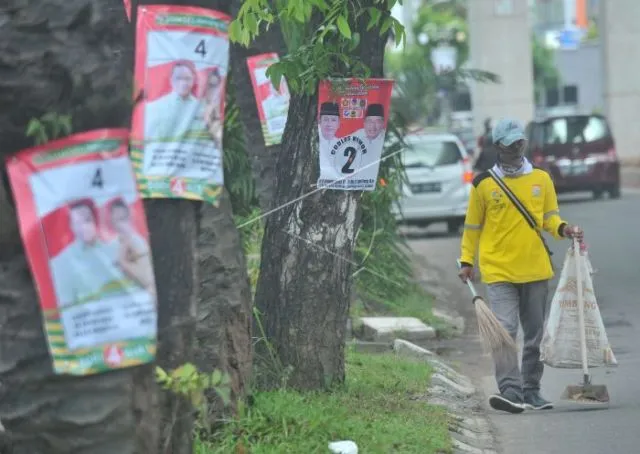Video Fauzi Baadila yang Copot Poster Jokowi-Ma'ruf Viral. Ia Geram Karena 'Main Tempel Aja!' 4
