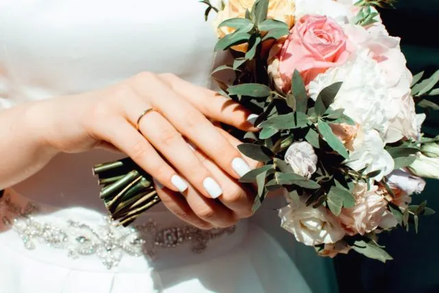 Berkaca dari Meghan Markle, Ini Lo 6 Alasan Logis Ada Orang yang Pilih Lepas Cincin Kawin. No Baper! 12