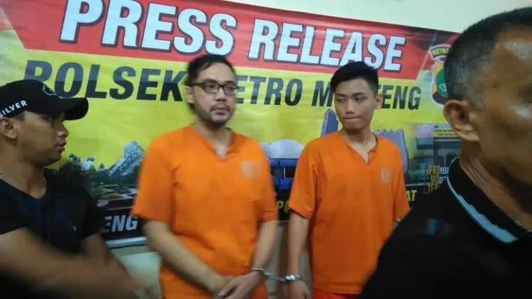 Artis Sandy Tumiwa Terciduk Pakai Sabu di Hotel. Istri Siri: Padahal Kami Akan Menikah Resmi 4