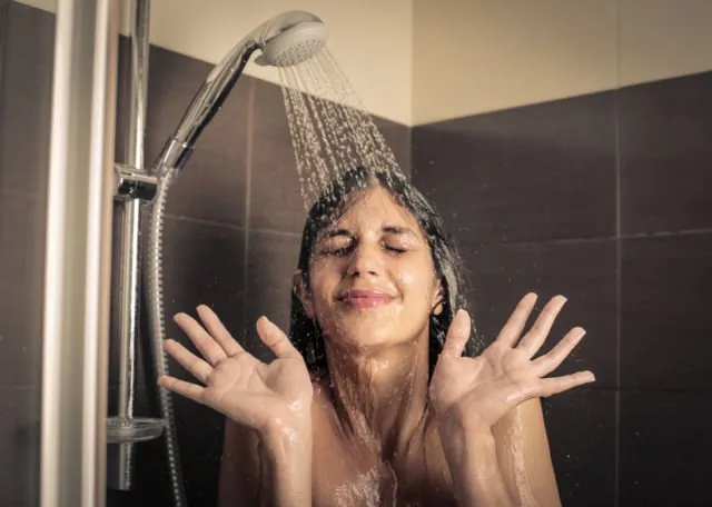 7 Kebiasaan ini Bisa Bikin Kulit Kering, Hati-Hati! 8