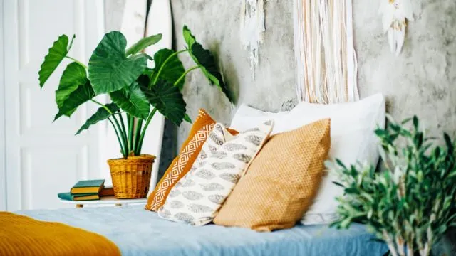 12+ Ide Dekorasi Kamar Bergaya Bohemian yang Bikin Kamu Seolah-olah Kayak Seniman 18