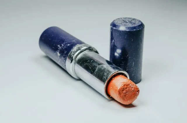 5 Penyebab Tak Terduga Kenapa Bibirmu Jadi Hitam Selain Merokok 9 penyebab bibir hitam