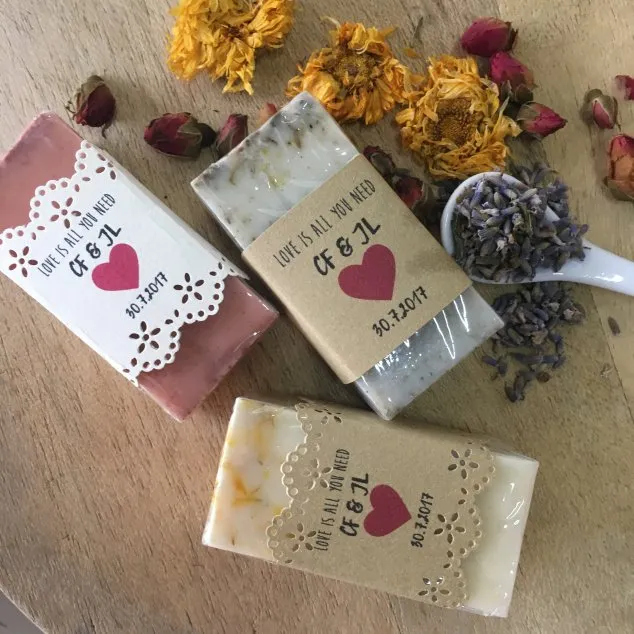 12 Ide Kemasan Cantik Sabun Handmade untuk Suvenir Nikah. Yakin, Pasti Nggak Bakal Cuma Dipajang! 17