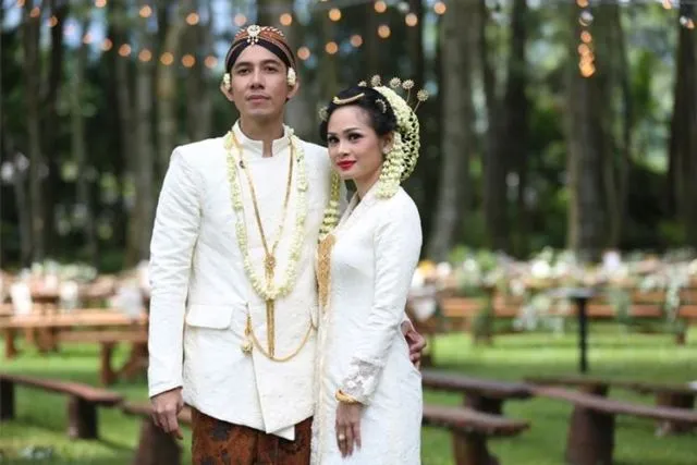 Meski Super Kaya, 7 Artis Ini Pilih Mahar Pernikahan yang Nilainya Sederhana. Ini Lo Alasannya 10