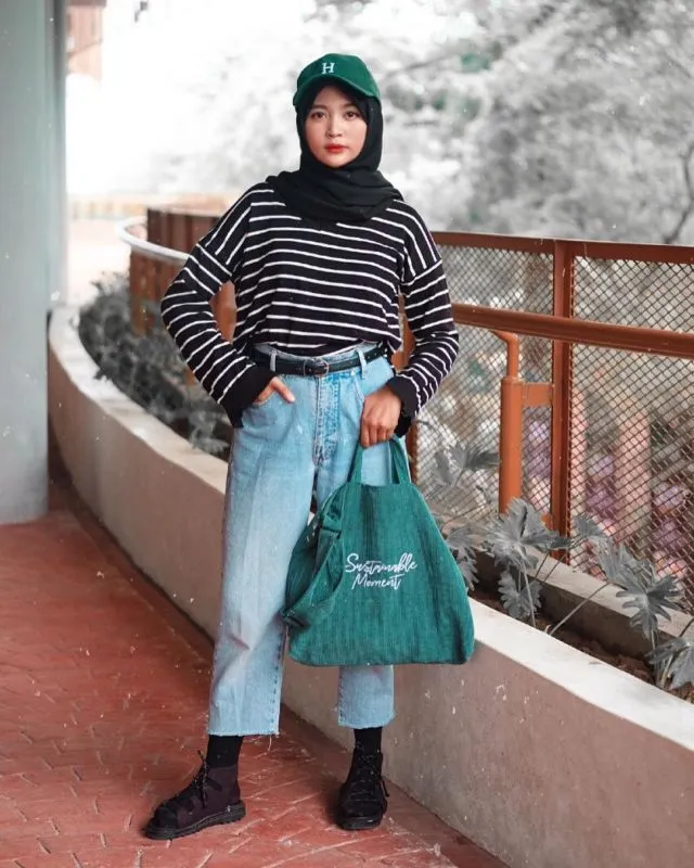 10 Ide Padu Padan Baju Garis-garis ala Hijabers. Manis! 11