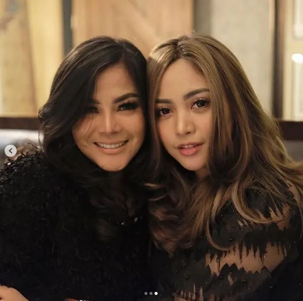 Mengenal Lebih Dekat Viens Tasman, Ibu Rachel Vennya yang Dicap Sosialita Rendah Hati 19
