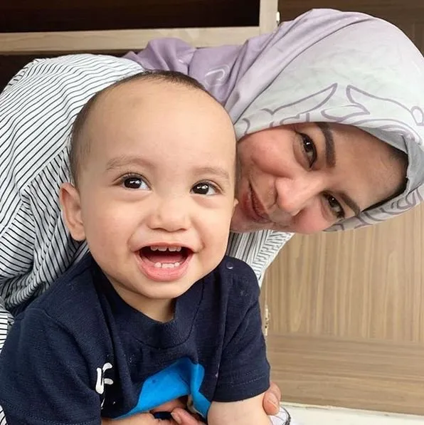 Mengenal Lebih Dekat Viens Tasman, Ibu Rachel Vennya yang Dicap Sosialita Rendah Hati 22