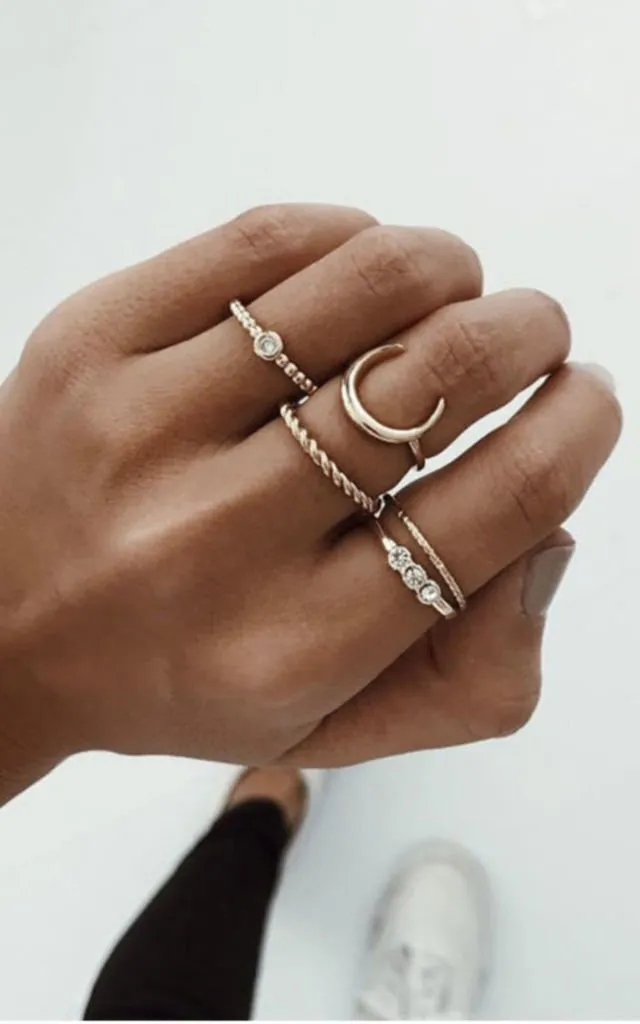 10 Ide Pakai Ring Set Kekinian yang Katanya Lagi Digilai Cewek-cewek Korea. Kamu Nggak Mau Coba? 12
