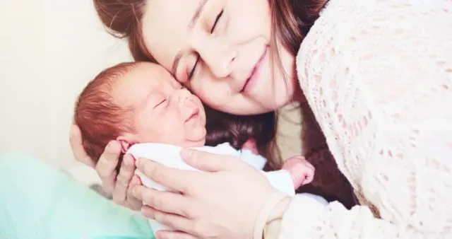 Menjenguk Bayi Baru Lahir Ada Aturannya, lo! Biar si Bayi dan Ibunya Tetap Nyaman 6