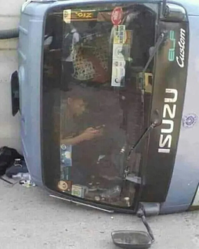 12 Potret Kocak Orang-Orang Santai di Segala Kondisi. Seberat Apa pun Bebannya, Asyikin Aja Lagi~ 17