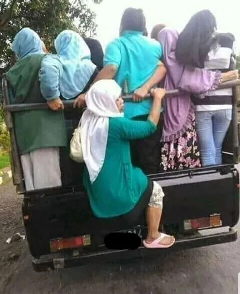 11 Kelakuan Penumpang Pick Up yang Bikin Jantung Berdebar. Jangan Biarin Emak Kita Ikut Rombongan! 21
