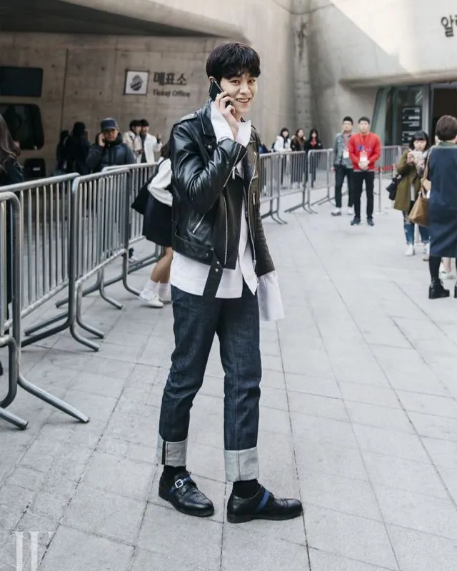 12 Inspirasi Stylish Outfit Guru Matematika Ganteng Asal Korea yang Lagi Viral. Simpel, tapi Elegan! 23