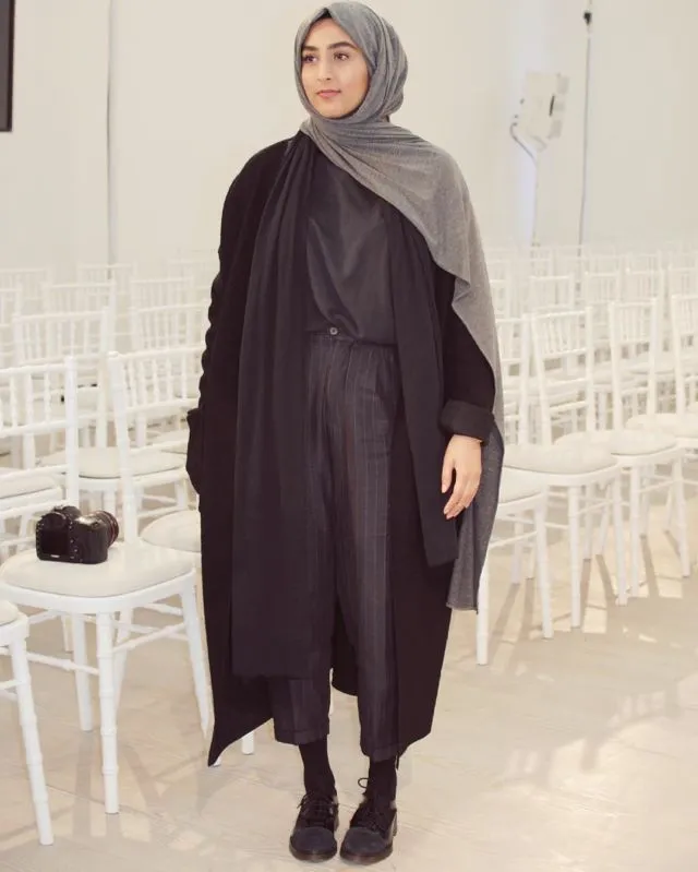 10 Ide Outfit Bagi yang Berpantat Lebar Demi Tampil 'Sopan', Proporsional dan Nyaman 16