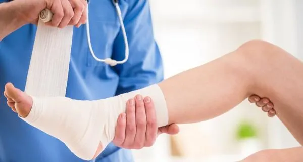6 Langkah Pertolongan Pertama pada Keseleo. Jangan Asal Pijat, Jadi Cedera Malah Gawat 9