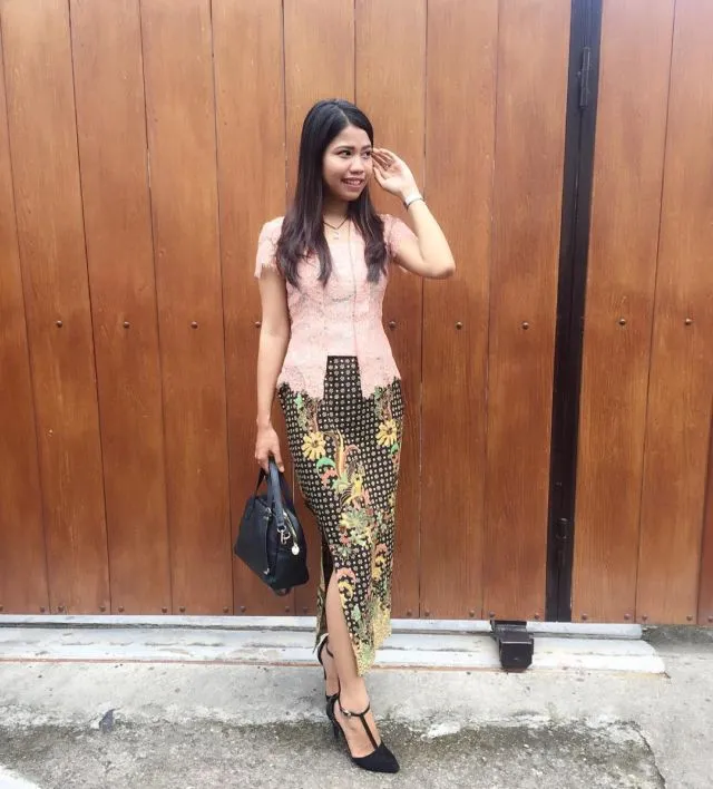 10 Ide Kebaya Kutu Baru Buat Kartinian Besok. Klasik, Elegan nan Menawan! 13