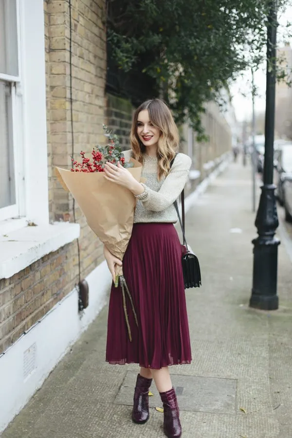 10 Ide Padu Padan Rok Lipit Alias Pleated Skirt Buat Kondangan. Pas Bagi yang Bosan Kebayaan 15