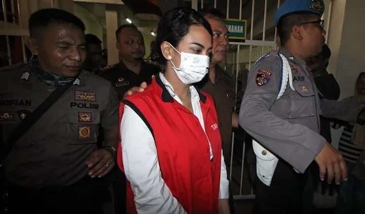 Vanessa Angel Dibantu sang Pacar Adakan Sayembara untuk Temukan 'Pengguna Jasanya'. Makin Panas Nih! 3