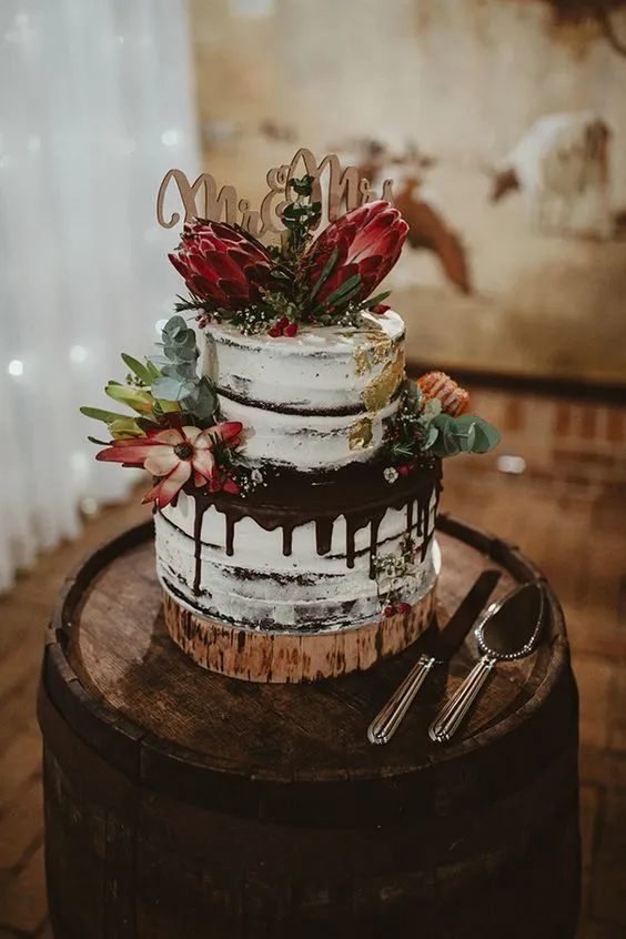 12 Ide Wedding Cake Tema Rustic. Menyelipkan Konsep Back to Nature Agar Sesi Potong Kue Makin Cantik 23