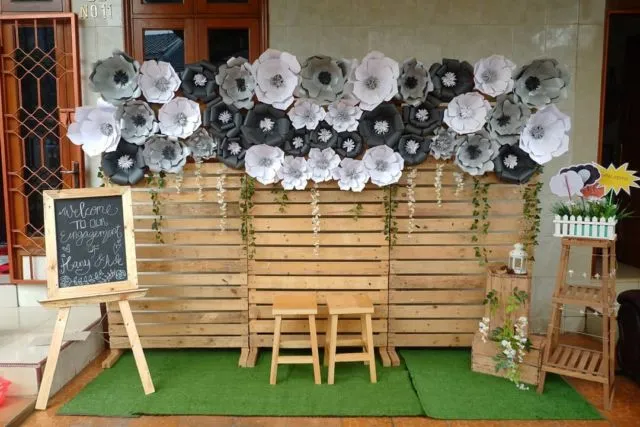 12 Inspirasi Paper Flower untuk Latar Dekorasi Acara Lamaranmu. Cantik Elegan, Bisa Dibikin Sendiri 19