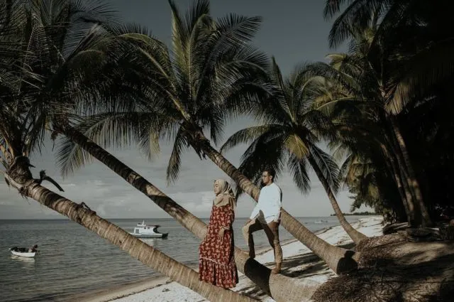 10 Inspirasi Pre-Wedding Outdoor, Tanpa Sentuhan 19