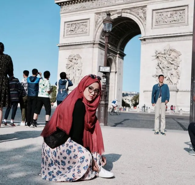 Mengulik 9 Ide Padu Padan Busana Hijab Manis ala Wirda Mansur. Nyaman dan Sopan, Sudah Pasti! 10