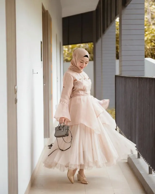 9 OOTD Kondangan untuk Ibu Hamil ala Selebgram Joyagh. Sopan, Elegan dan Pasti Curi Perhatian! 11