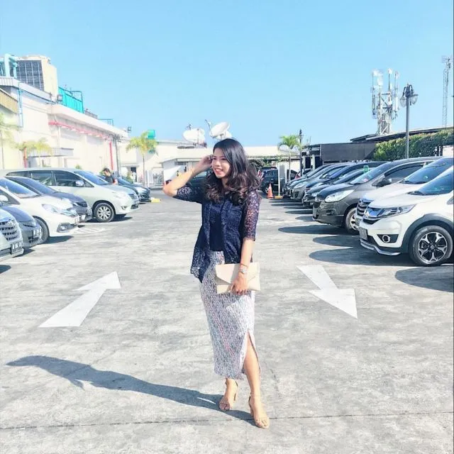 10 Ide Kebaya Kutu Baru Buat Kartinian Besok. Klasik, Elegan nan Menawan! 11